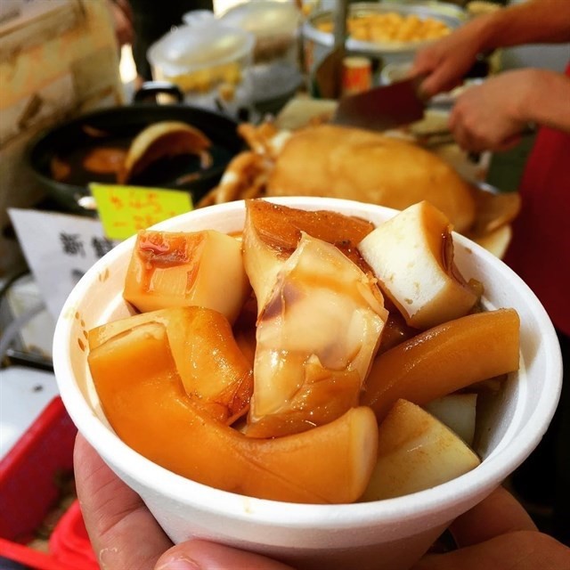 Để ý mới thấy, mực cũng là hương vị tỏa sáng trong nhiều món ngon ở Sài Gòn - Ảnh 2.