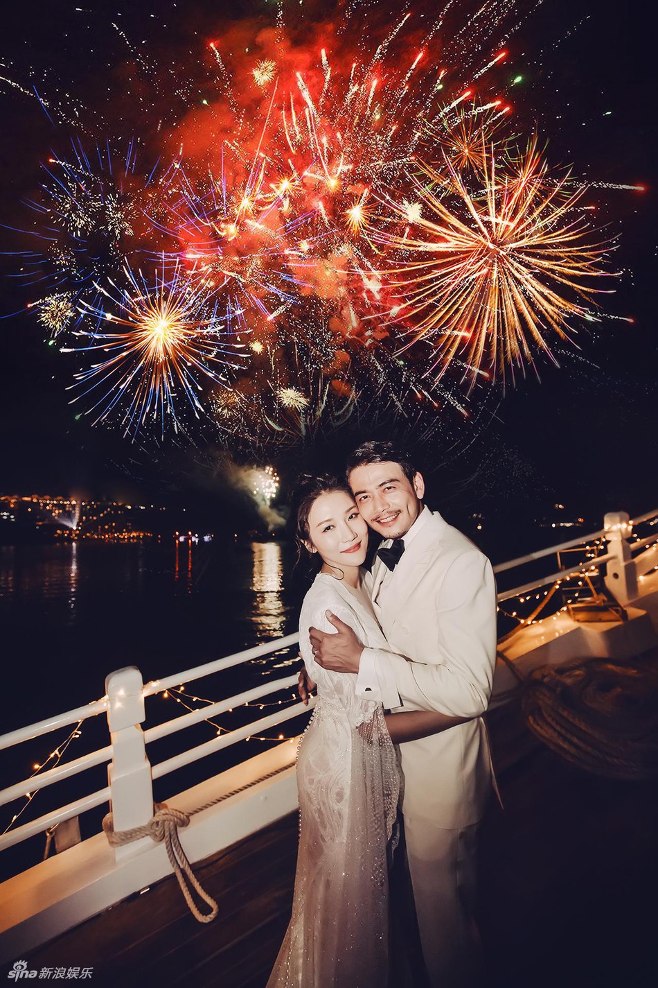 Đ&aacute;m cưới l&atilde;ng mạn v&agrave; ngọt ng&agrave;o của so&aacute;i ca Hoan Lạc Tụng với bạn g&aacute;i sau nhiều năm chung sống - Ảnh 1.