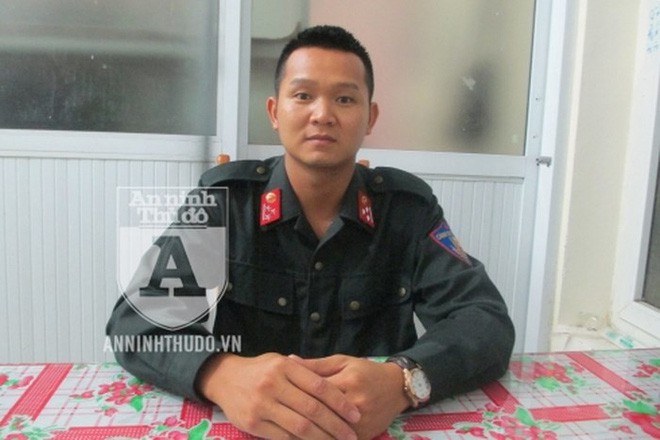 Tiết lộ bất ngờ về chiến sĩ CSCĐ trấn áp đối tượng hung hăng ở phố đi bộ - Ảnh 2.