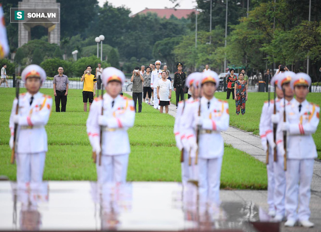 Khắp nơi treo cờ rủ Quốc tang Chủ tịch nước Trần Đại Quang - Ảnh 4.