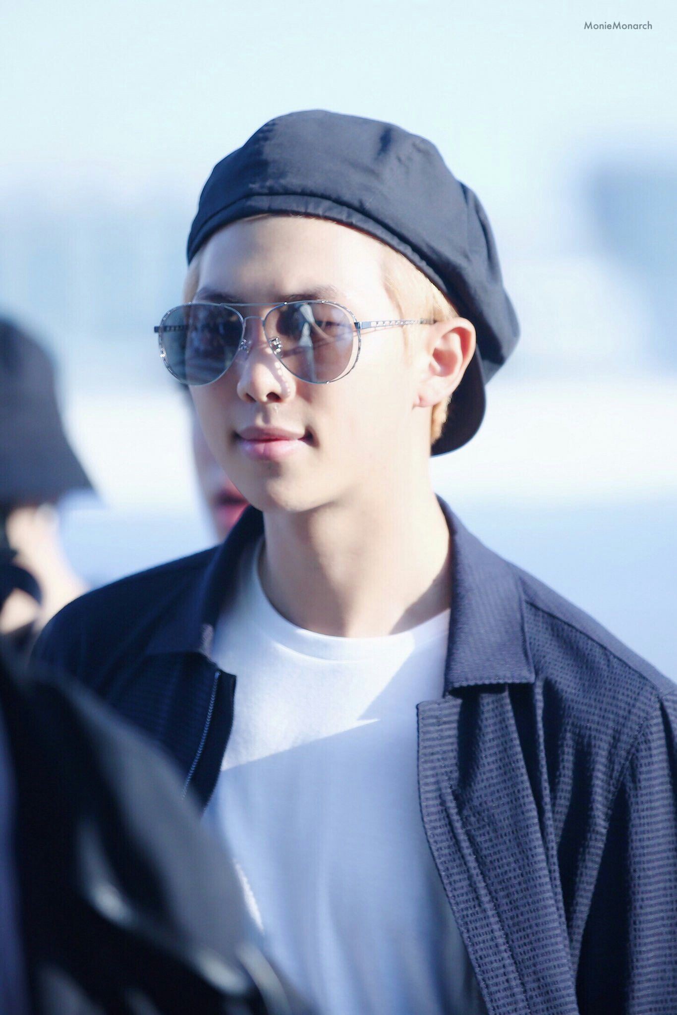 RM (BTS) luôn mang hai vật bất ly thân này ra đường nhưng không phải fan nào cũng nhận ra - Ảnh 5. RM (BTS) luôn mang hai vật bất ly thân này ra đường nhưng không phải fan nào cũng nhận ra - Ảnh 5.