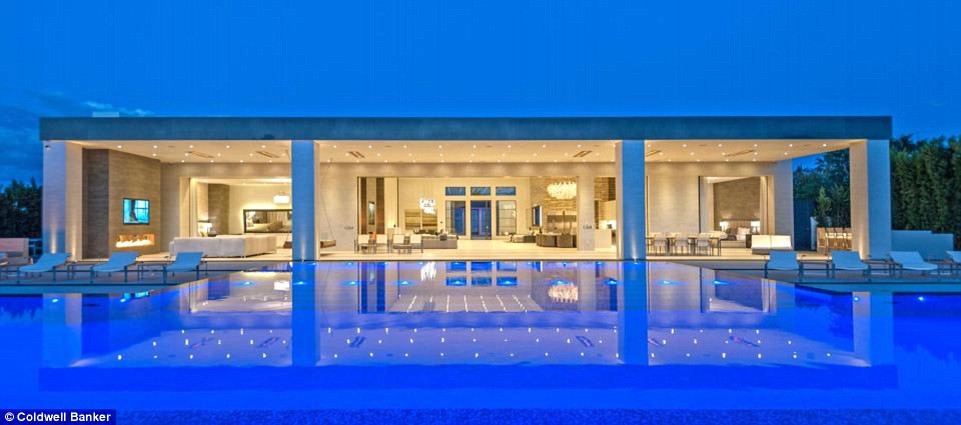 Cung điện 280 tỷ của gia đình Kardashian làm ai cũng choáng ngợp, nhưng danh tính người mua mới gây tò mò nhất! - Ảnh 6. Cung điện 280 tỷ của gia đình Kardashian làm ai cũng choáng ngợp, nhưng danh tính người mua mới gây tò mò nhất! - Ảnh 6.