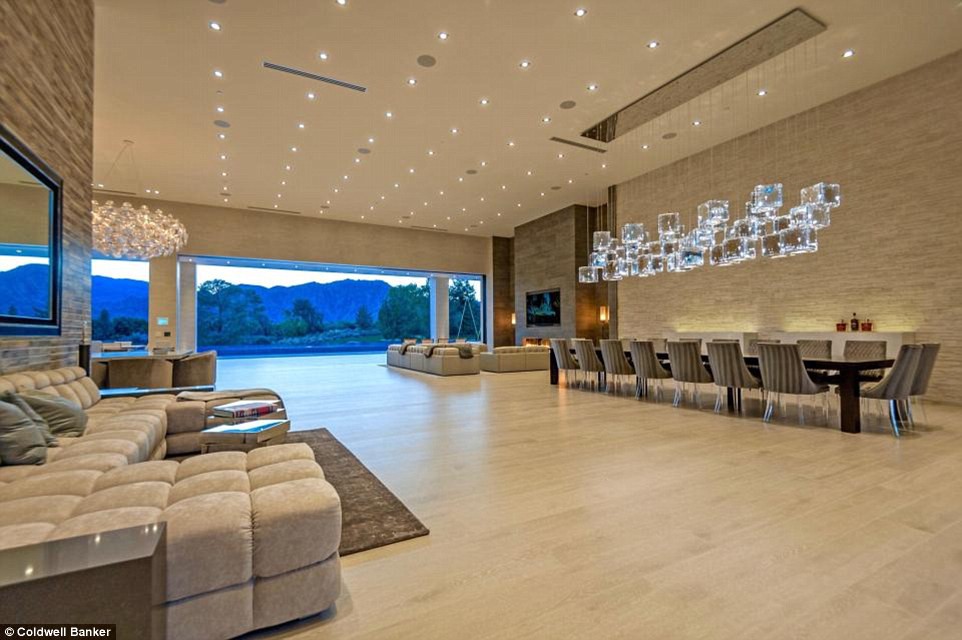 Cung điện 280 tỷ của gia đình Kardashian làm ai cũng choáng ngợp, nhưng danh tính người mua mới gây tò mò nhất! - Ảnh 8. Cung điện 280 tỷ của gia đình Kardashian làm ai cũng choáng ngợp, nhưng danh tính người mua mới gây tò mò nhất! - Ảnh 8.