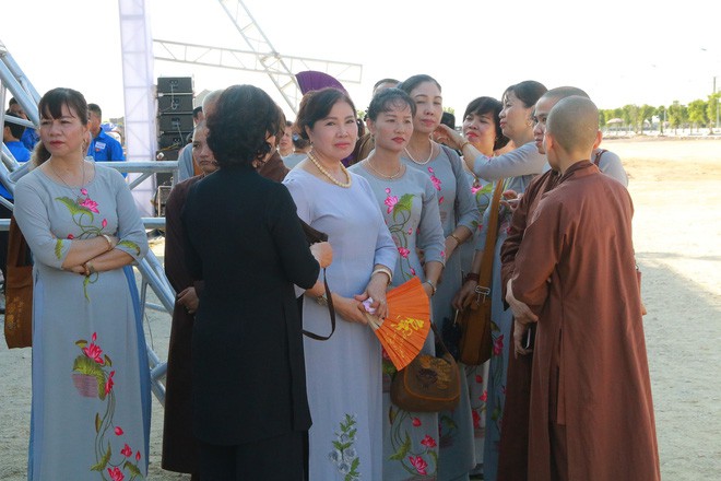 Quốc tang Chủ tịch nước Trần Đại Quang: Hình ảnh lễ viếng tại quê nhà - Ảnh 17.