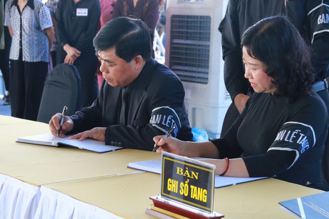 Quốc tang Chủ tịch nước Trần Đại Quang: Hình ảnh lễ viếng tại quê nhà - Ảnh 6.