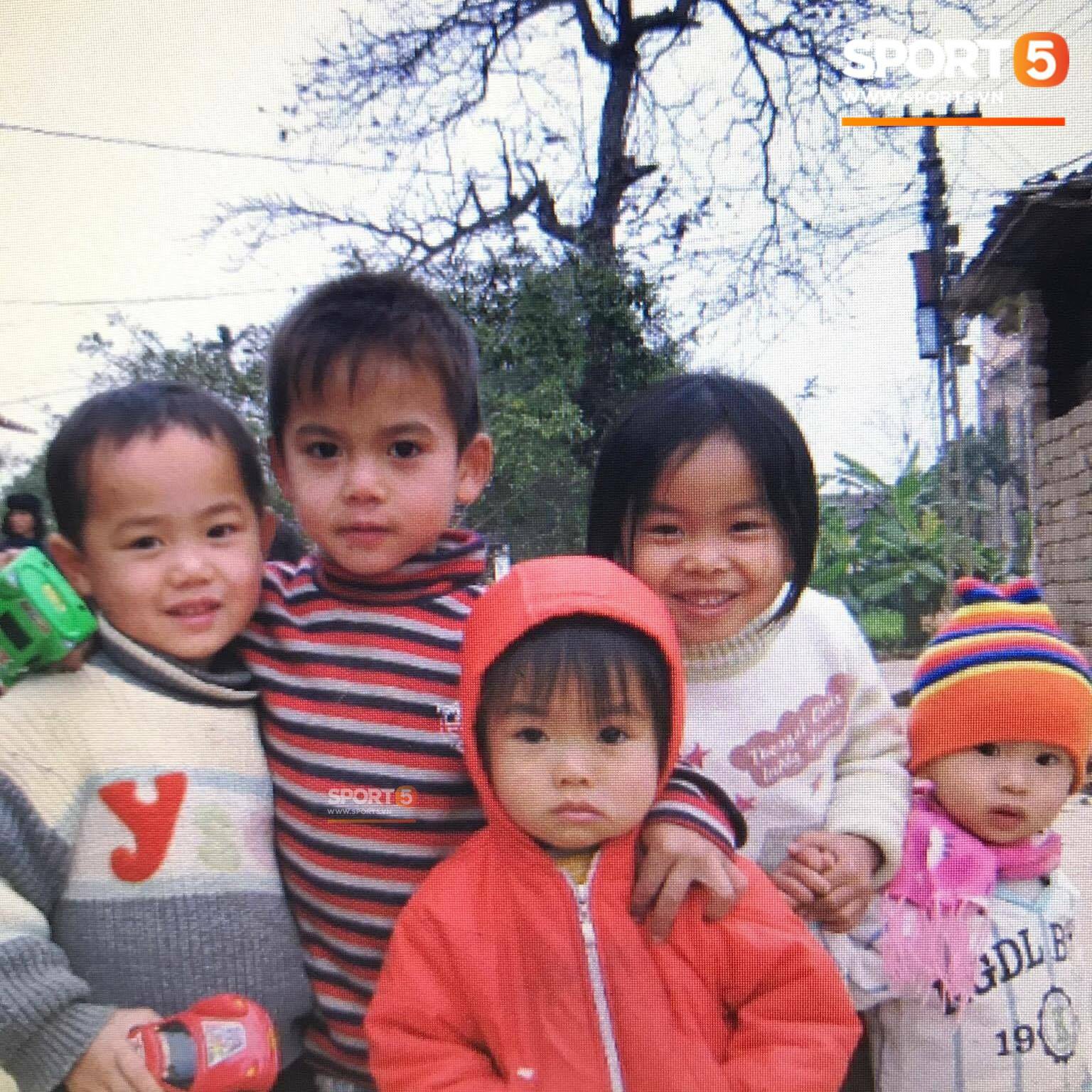 Khuất Văn Khang: Cậu bé ít nói và giấc mơ trở thành cầu thủ chuyên nghiệp - Ảnh 2. Khuất Văn Khang: Cậu bé ít nói và giấc mơ trở thành cầu thủ chuyên nghiệp - Ảnh 2.