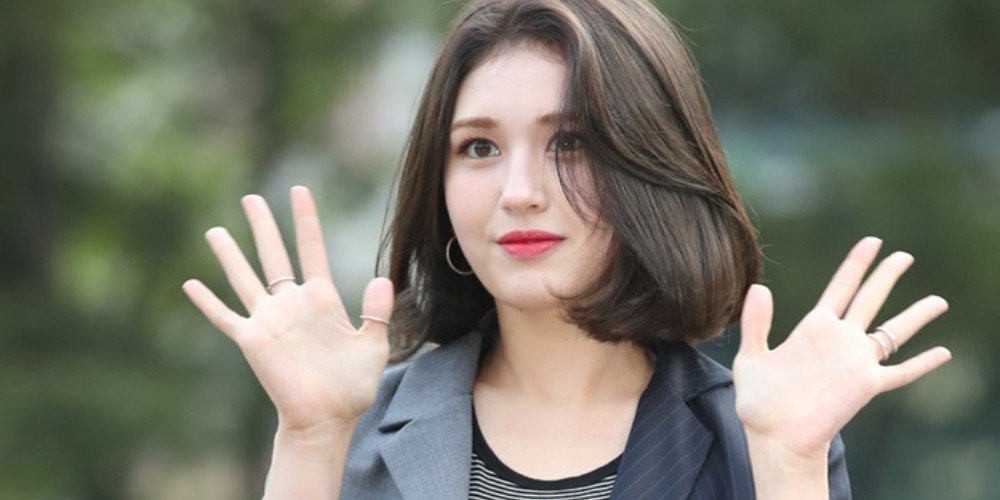 Bị netizen công kích việc không debut cùng TWICE, thiếu tôn trọng JYP, Somi đã bật lại như thế nào? - Ảnh 2.