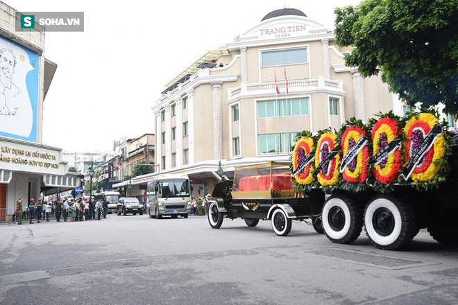 Hành trình linh xa đưa Chủ tịch nước Trần Đại Quang qua các ngõ phố Hà Nội để về quê nhà - Ảnh 3.