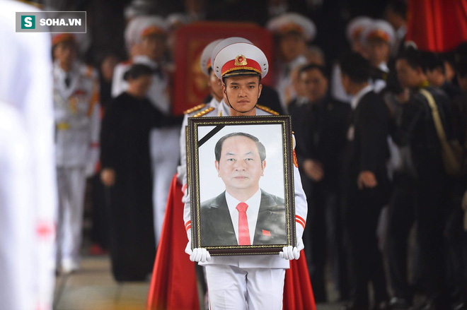 Xe tang đưa linh cữu Chủ tịch nước Trần Đại Quang về quê hương Ninh Bình - Ảnh 20.