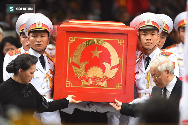 Xe tang đưa linh cữu Chủ tịch nước Trần Đại Quang về quê hương Ninh Bình - Ảnh 21.