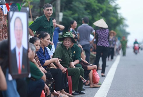 Chủ tịch nước Trần Đại Quang trở về đất mẹ - Ảnh 19.