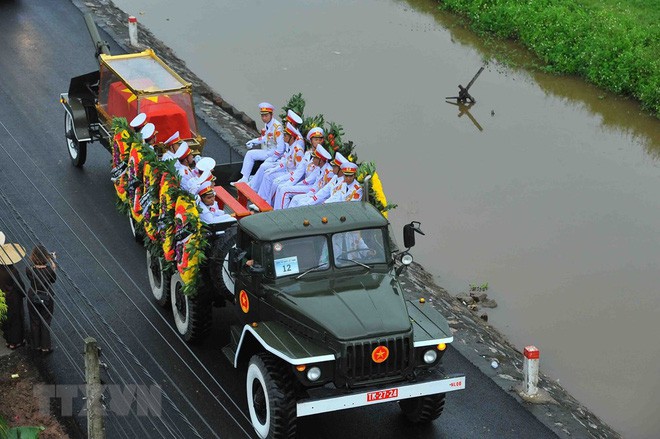 Chủ tịch nước Trần Đại Quang trở về đất mẹ - Ảnh 42.