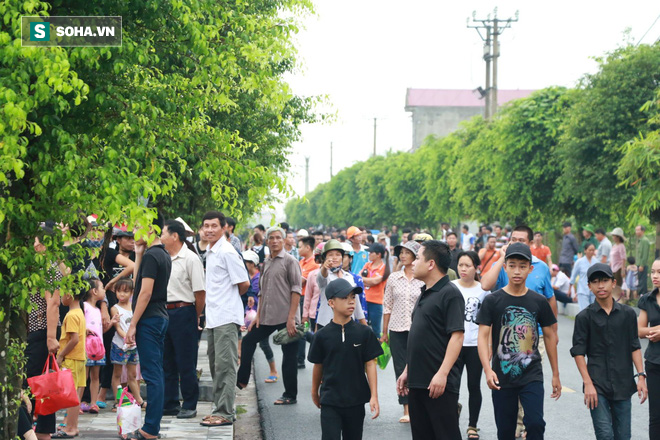 Xe tang đưa linh cữu Chủ tịch nước Trần Đại Quang về quê hương Ninh Bình - Ảnh 63.