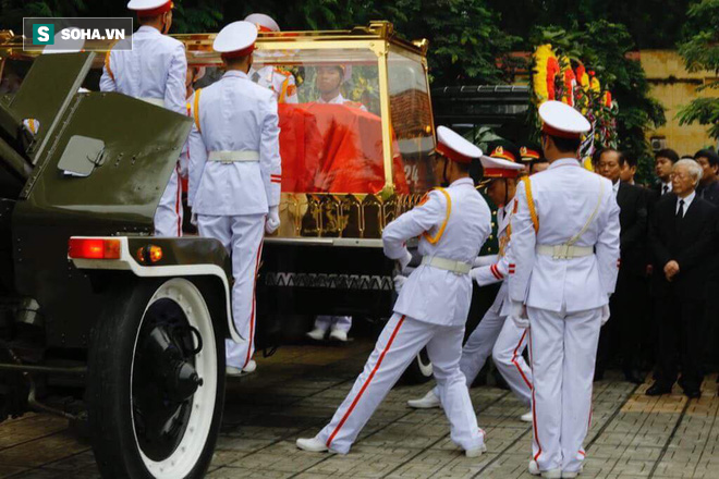 Xe tang đưa linh cữu Chủ tịch nước Trần Đại Quang về quê hương Ninh Bình - Ảnh 24.