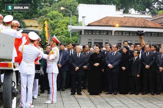 Xe tang đưa linh cữu Chủ tịch nước Trần Đại Quang về quê hương Ninh Bình - Ảnh 26.