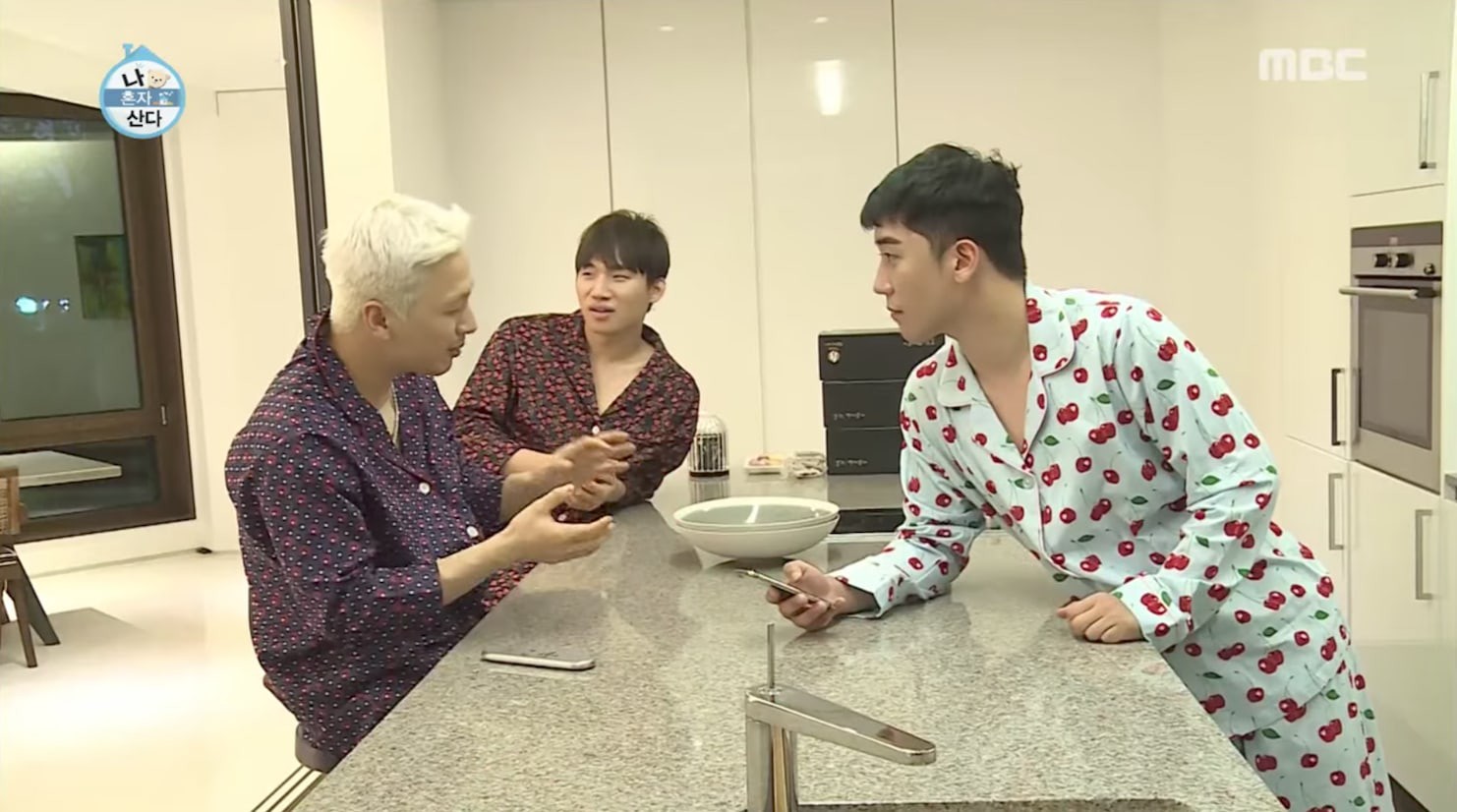 Taeyang & Daesung gửi lời nhắn nhủ đến em út Seungri từ quân ngũ 3 Taeyang & Daesung gửi lời nhắn nhủ đến em út Seungri từ quân ngũ - Ảnh 3.