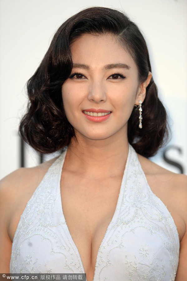 Song Hye Kyo Trung Quốc: Nhan sắc trời ban cùng body nóng bỏng không cứu được 2 cuộc hôn nhân ê chề - Ảnh 3.