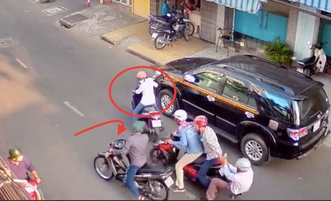 Đi lấy tiền bán đất, đôi vợ chồng bị cướp hơn 2 tỷ ở Sài Gòn - Ảnh 1. Đi lấy tiền bán đất, đôi vợ chồng bị cướp hơn 2 tỷ ở Sài Gòn - Ảnh 1.