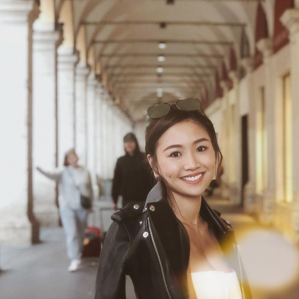 Blogger đình đám của Hong Kong đến Việt Nam, khoe ảnh đội nón lá - Ảnh 3.