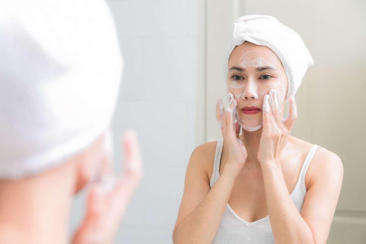 Ngày nào cũng rửa mặt nhưng hội con gái có biết mình đã rửa mặt đúng cách hay chưa? - Ảnh 3. Ngày nào cũng rửa mặt nhưng hội con gái có biết mình đã rửa mặt đúng cách hay chưa? - Ảnh 3.