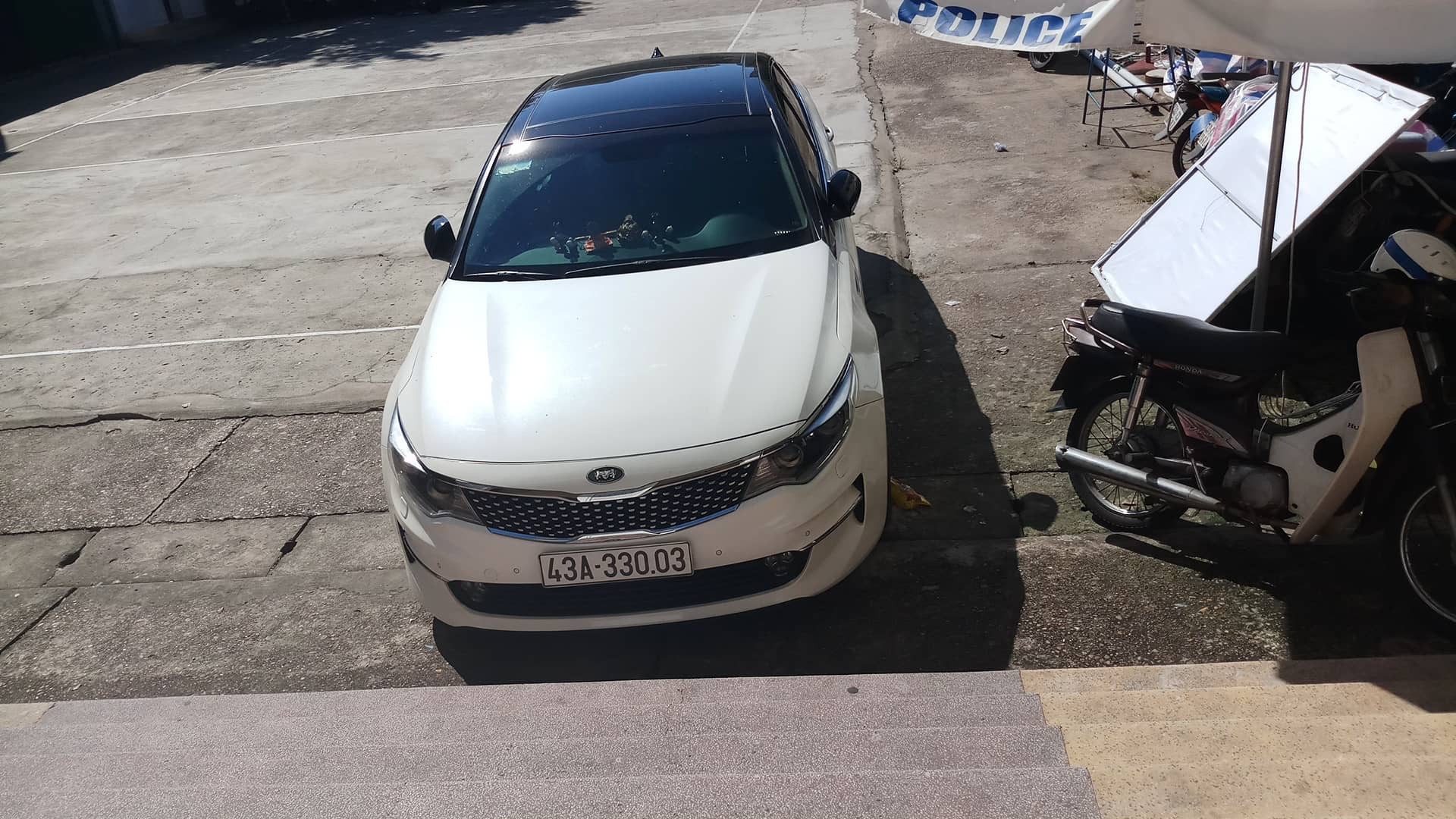 Bắt nam shipper bóng cười đang trên đường lái ô tô chuyển hàng trăm viên ma tuý cho các con nghiện ở Đà Nẵng - Ảnh 6. Bắt nam shipper bóng cười đang trên đường lái ô tô chuyển hàng trăm viên ma tuý cho các con nghiện ở Đà Nẵng - Ảnh 6.