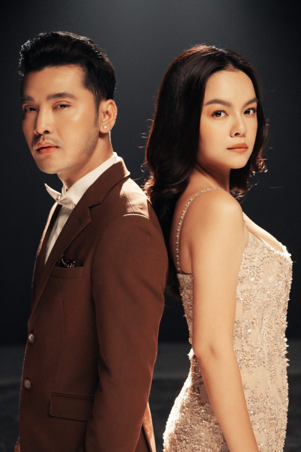 Phạm Quỳnh Anh - Ưng Hoàng Phúc hát về nỗi đau của đôi tình nhân bên bờ chia ly 1 Phạm Quỳnh Anh - Ưng Hoàng Phúc hát về nỗi đau của đôi tình nhân bên bờ chia ly - Ảnh 2.