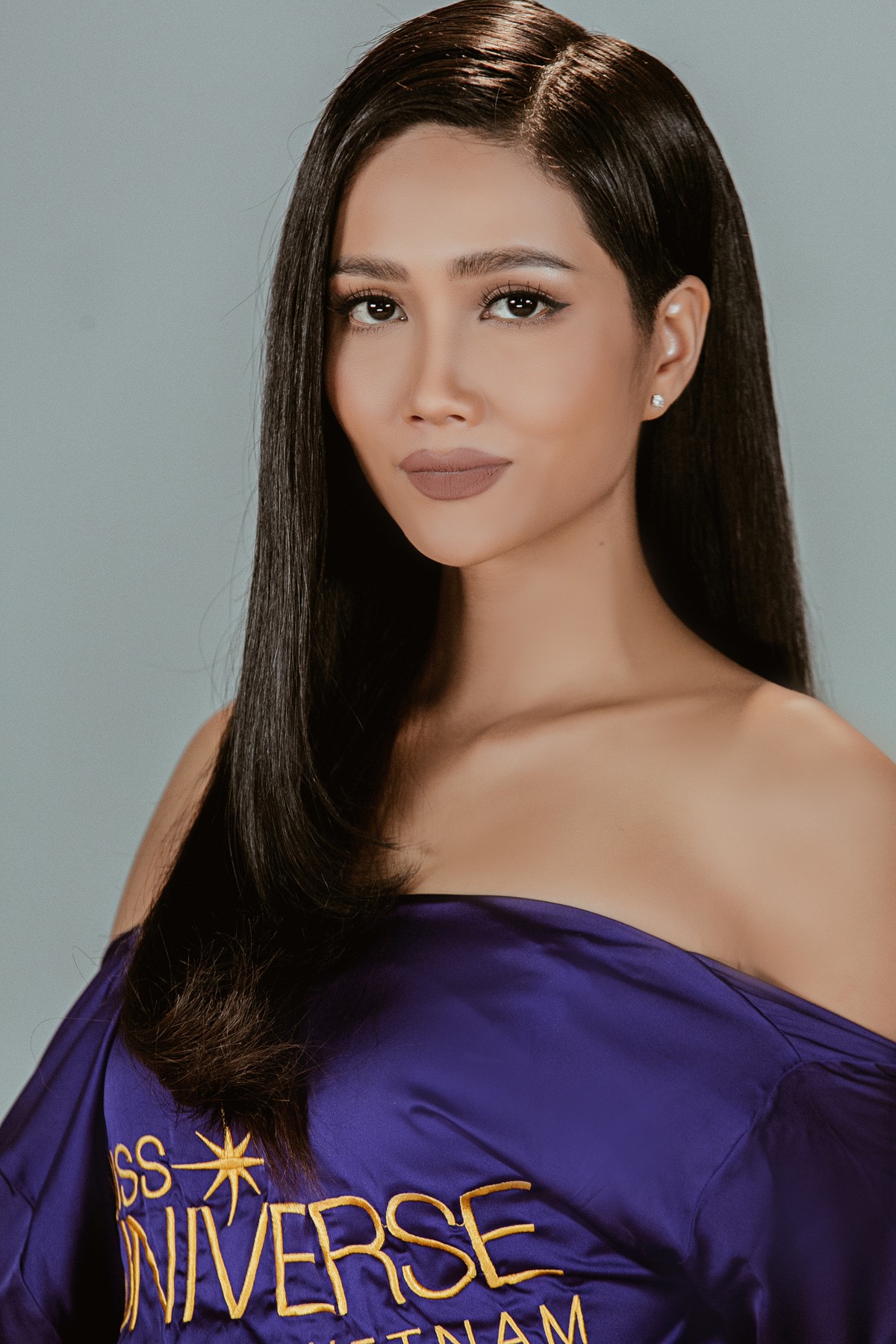 H’Hen Niê là Hoa hậu đầu tiên thực hiện series thực tế, công khai toàn bộ quá trình chuẩn bị cho Miss Universe 2018 - Ảnh 1. H’Hen Niê là Hoa hậu đầu tiên thực hiện series thực tế, công khai toàn bộ quá trình chuẩn bị cho Miss Universe 2018 - Ảnh 1.