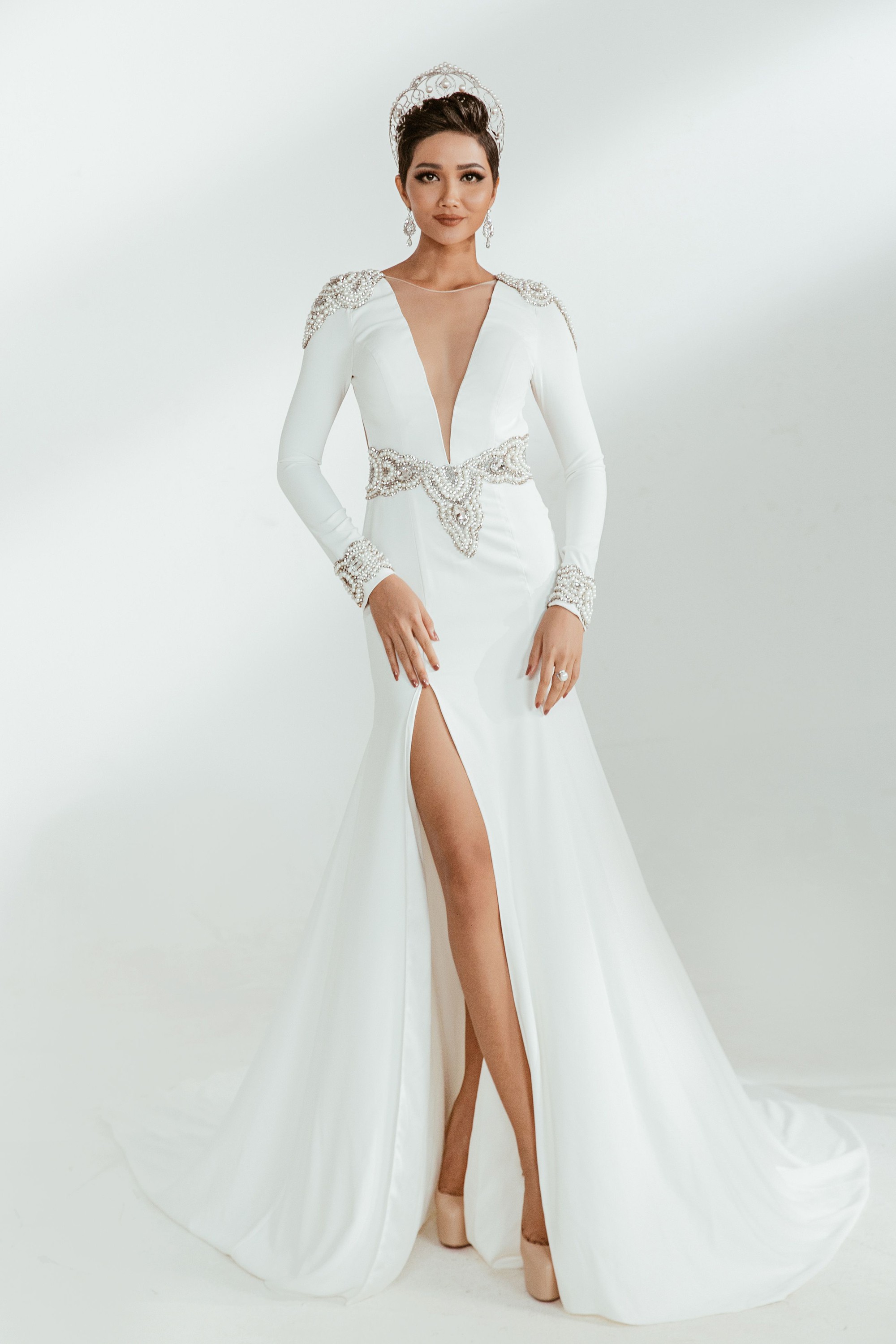 H’Hen Niê là Hoa hậu đầu tiên thực hiện series thực tế, công khai toàn bộ quá trình chuẩn bị cho Miss Universe 2018 - Ảnh 6. H’Hen Niê là Hoa hậu đầu tiên thực hiện series thực tế, công khai toàn bộ quá trình chuẩn bị cho Miss Universe 2018 - Ảnh 6.