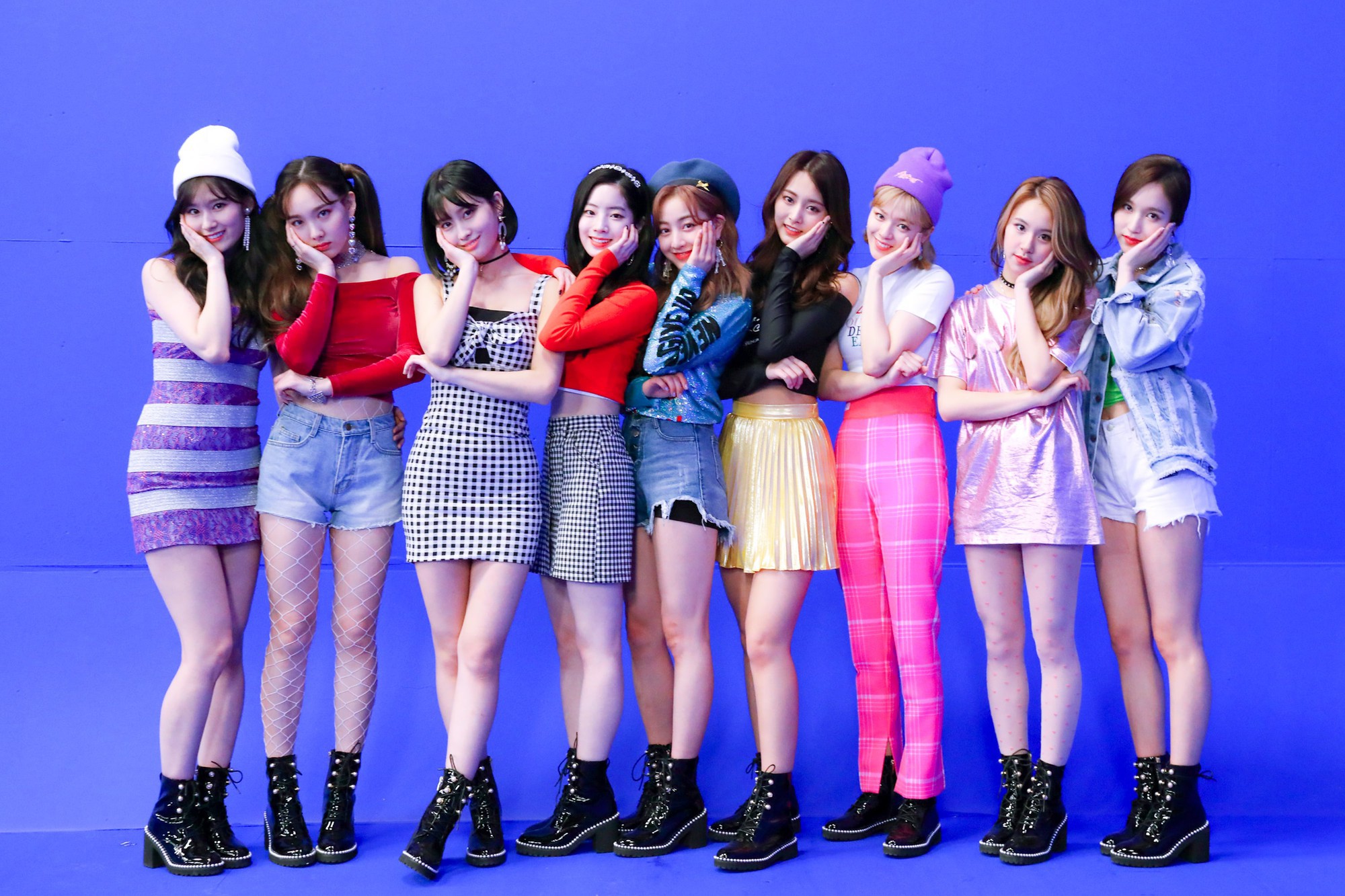 BXH những album cũ bán chạy nhất của các girlgroup Kpop lộ diện, tiếc nuối cho nhóm nhạc xếp vị trí thứ 3 5 BXH những album cũ bán chạy nhất của các girlgroup Kpop lộ diện, tiếc nuối cho nhóm nhạc xếp vị trí thứ 3 - Ảnh 5.