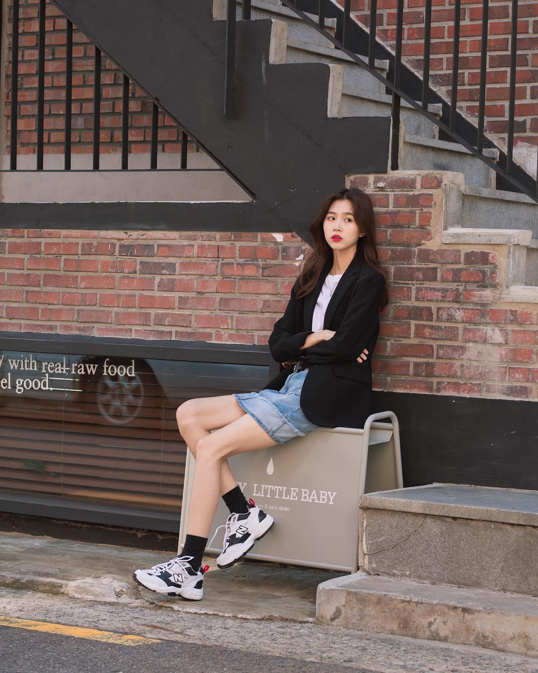 Không có lấy một set đồ "bánh bèo", street style của con gái Hàn tuần qua toàn những ca cool ngầu hút mắt 8 Không có lấy một set đồ bánh bèo, street style của con gái Hàn tuần qua toàn những ca cool ngầu siêu hút mắt - Ảnh 8.