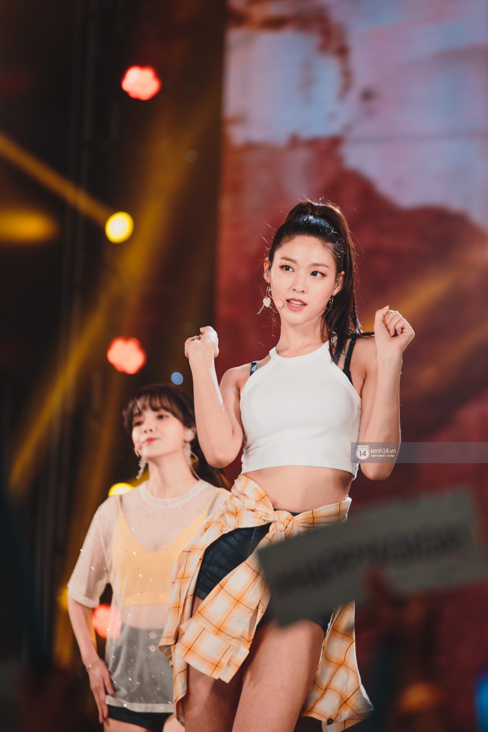 Khoảnh khắc đẹp của dàn sao Việt-Hàn trong show diễn đêm qua khiến khán giả bùng nổ - Ảnh 37.