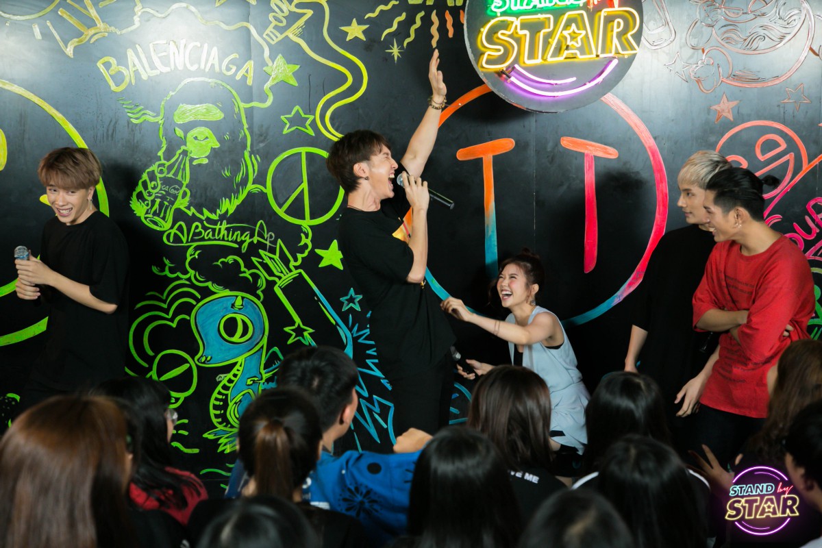 Suni Hạ Linh cover hit "Way Back Home" cực nuột, quậy cùng Monstar với loạt thử thách 3 Suni Hạ Linh cover hit Way Back Home cực nuột, quậy cùng Monstar với loạt thử thách - Ảnh 8.
