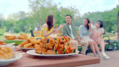 Tái hợp trong video mới, Mai Tài Phến đòi hôn Mỹ Tâm và cái kết bất ngờ! - Ảnh 2.