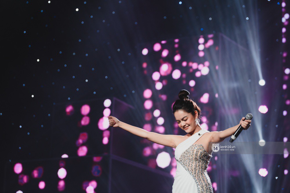 Khoảnh khắc đẹp của dàn sao Việt-Hàn trong show diễn đêm qua khiến khán giả bùng nổ - Ảnh 24.