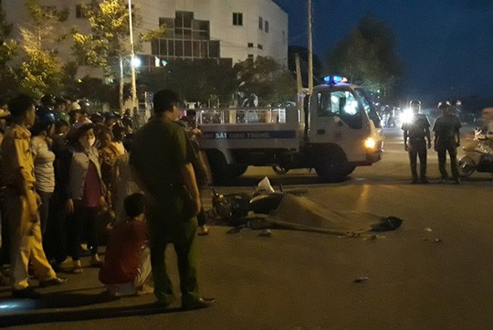 Đi làm về, nữ công nhân trẻ bị xe ben tông chết - Ảnh 1. Đi làm về, nữ công nhân trẻ bị xe ben tông chết - Ảnh 1.