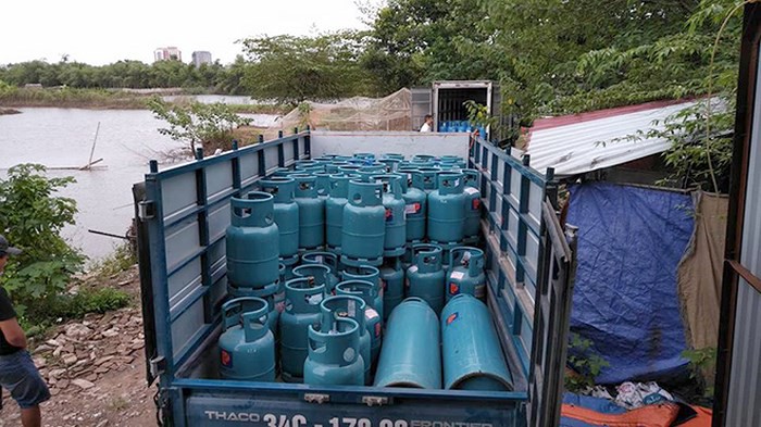 Phá tụ điểm sang chiết gas trái phép cực khủng ở Hải Dương - Ảnh 3. Phá tụ điểm sang chiết gas trái phép cực khủng ở Hải Dương - Ảnh 3.