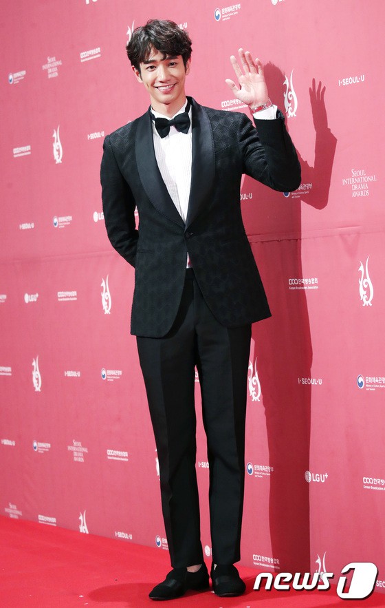 Thảm đỏ Seoul Drama Awards: Park Seo Joon xuất sắc nhưng thiếu Park Min Young, Sooyoung đọ sắc chị đại Lee Bo Young - Ảnh 32.