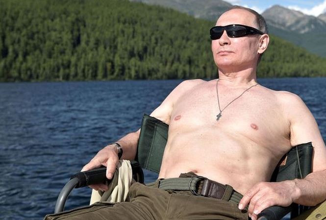 65 tuổi, Tổng thống Nga Putin vẫn bơi hàng km mỗi ngày - Ảnh 1. 65 tuổi, Tổng thống Nga Putin vẫn bơi hàng km mỗi ngày - Ảnh 1.