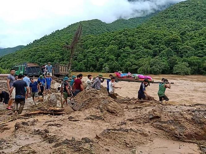 Hình ảnh mưa lũ tàn phá khủng khiếp ở Mường Lát - Ảnh 13. Hình ảnh mưa lũ tàn phá khủng khiếp ở Mường Lát - Ảnh 13.