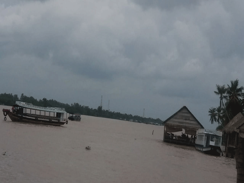 Du khách lái mô tô nước đâm vào tàu du lịch tử vong - Ảnh 3.