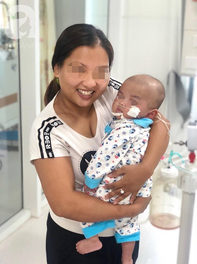 Mẹ trẻ An Giang kh&oacute;c ngất khi mới sinh chưa l&acirc;u th&igrave; con trai l&acirc;y bệnh lao cực nặng từ cha, tưởng kh&ocirc;ng c&ograve;n cơ hội cứu - Ảnh 4.