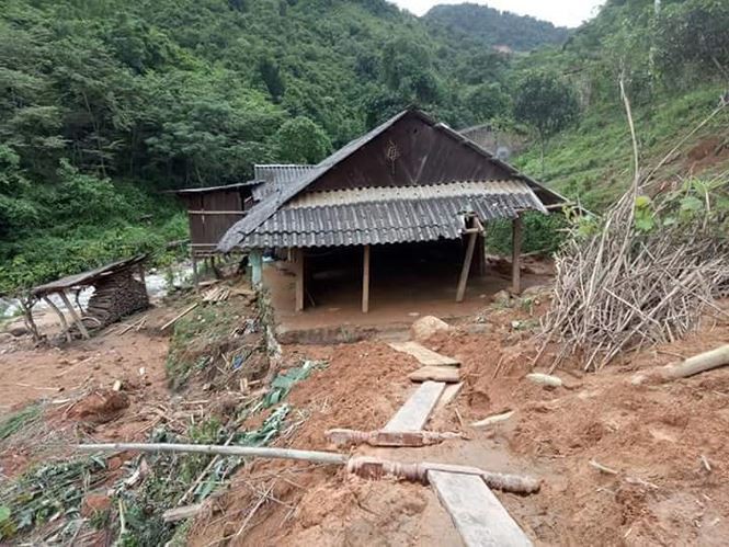 Hình ảnh mưa lũ tàn phá khủng khiếp ở Mường Lát - Ảnh 8. Hình ảnh mưa lũ tàn phá khủng khiếp ở Mường Lát - Ảnh 8.