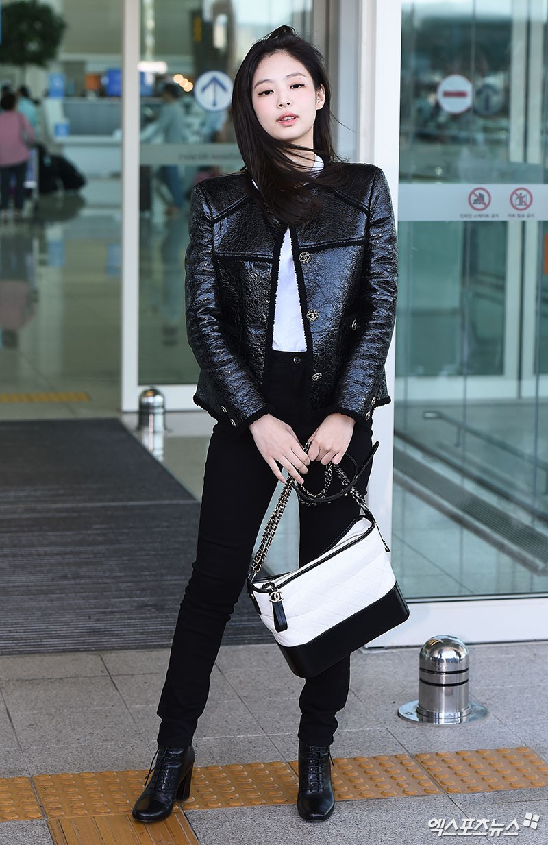Đẳng cấp như Jennie (Black Pink) ra sân bay: Đơn giản nhưng vẫn đẹp hoàn hảo, sang chảnh như dự sự kiện - Ảnh 5. Đẳng cấp như Jennie (Black Pink) ra sân bay: Đơn giản nhưng vẫn đẹp hoàn hảo, sang chảnh như dự sự kiện - Ảnh 5.