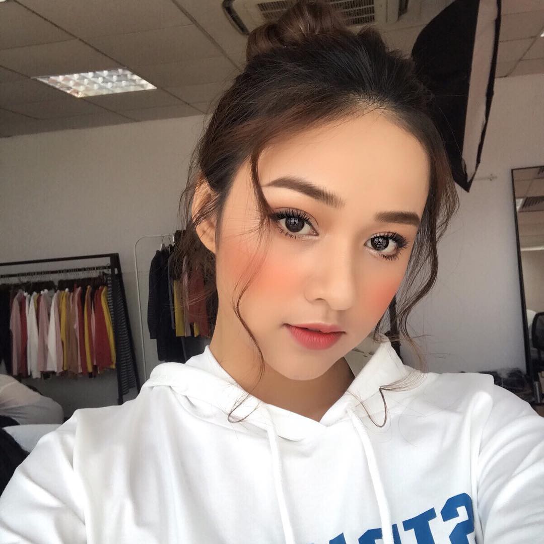 Nữ sinh Học viện Ngân hàng thường xuyên bị nhận nhầm là con lai vì nét quá Tây - Ảnh 2. Nữ sinh Học viện Ngân hàng thường xuyên bị nhận nhầm là con lai vì nét quá Tây - Ảnh 2.