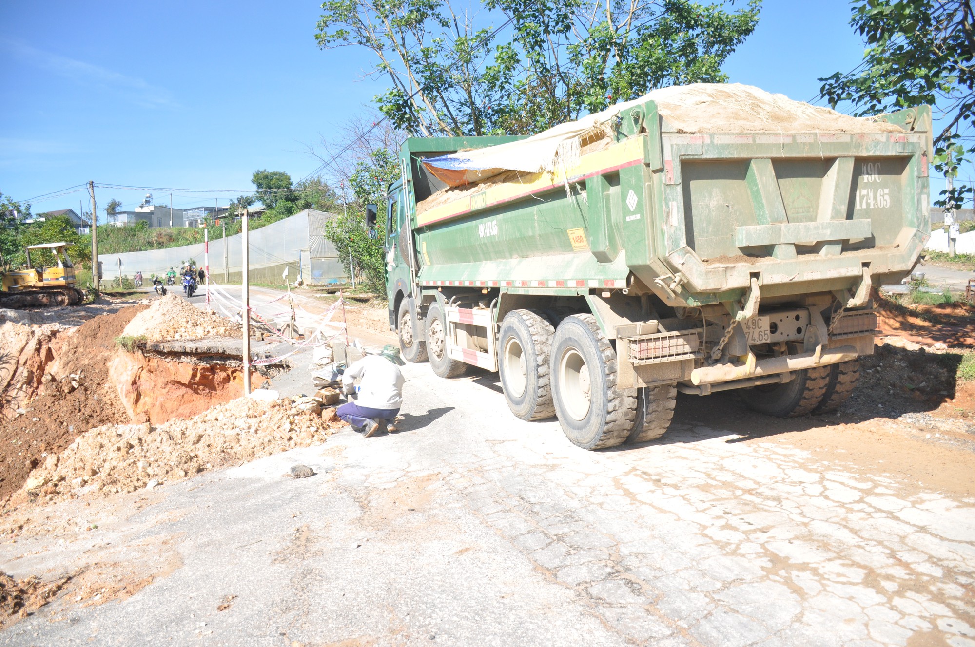 Đà Lạt chi gấp 1,5 tỉ đồng khắc phục đường Cam Ly bị sạt lở - Ảnh 2. Đà Lạt chi gấp 1,5 tỉ đồng khắc phục đường Cam Ly bị sạt lở - Ảnh 2.