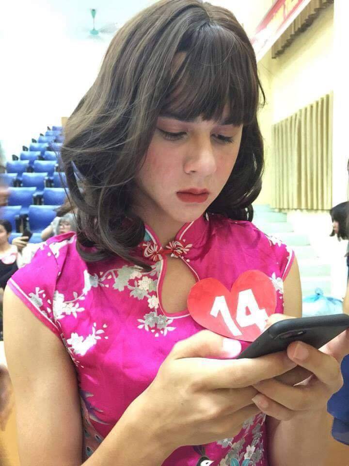 Xem chùm ảnh nam sinh trường FPT giả gái chỉ biết thốt lên: Xinh đến mức con gái cũng phải ghen tỵ! - Ảnh 5. Xem chùm ảnh nam sinh trường FPT giả gái chỉ biết thốt lên: Xinh đến mức con gái cũng phải ghen tỵ! - Ảnh 5.