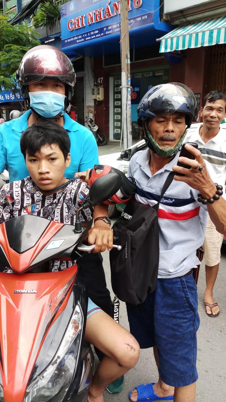 TP.HCM: Truy bắt thiếu niên 16 tuổi cướp giật túi xách trong ngày sinh nhật của mình - Ảnh 1. TP.HCM: Truy bắt thiếu niên 16 tuổi cướp giật túi xách trong ngày sinh nhật của mình - Ảnh 1.