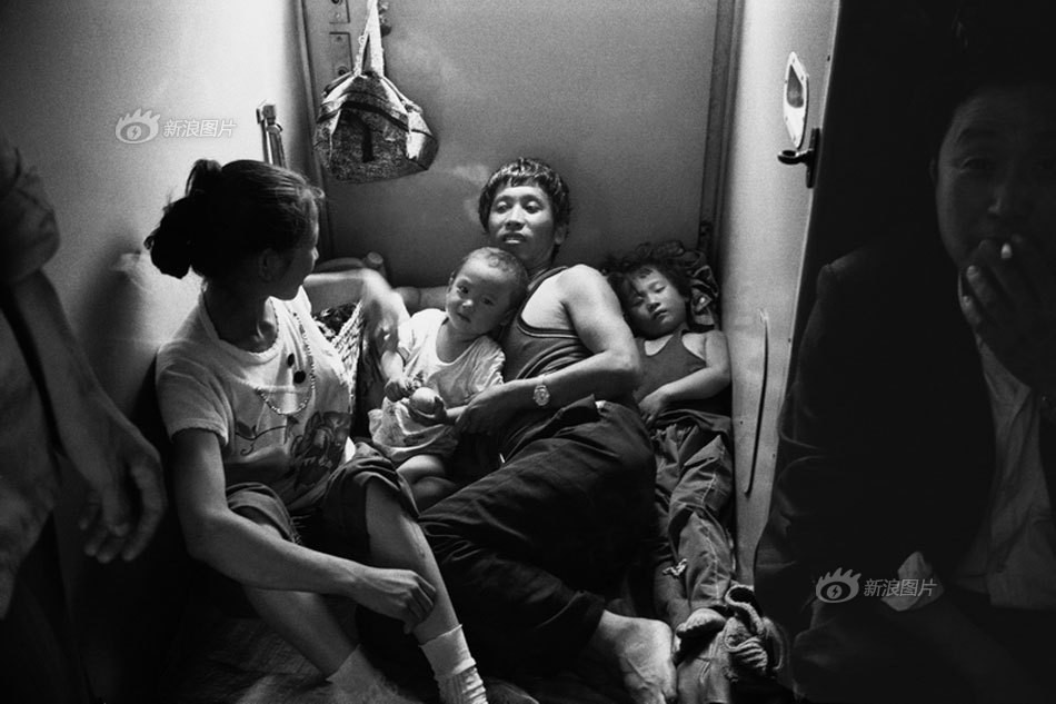 Dành 4 thập kỉ ghi lại hành trình trên những chuyến xe lửa, nhiếp ảnh gia Trung Quốc đem lại cho người xem những xúc cảm lạ thường - Ảnh 6.
