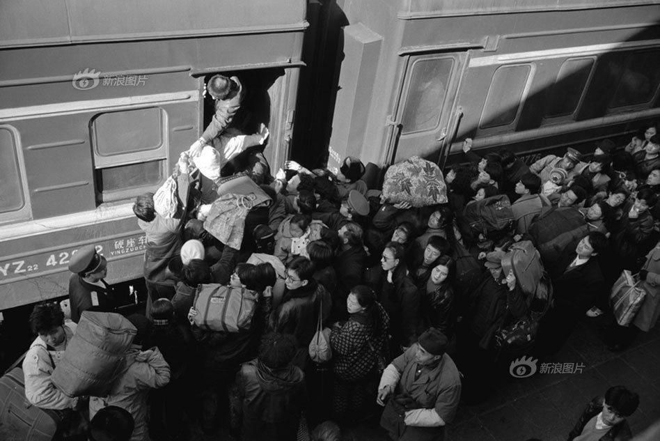 Dành 4 thập kỉ ghi lại hành trình trên những chuyến xe lửa, nhiếp ảnh gia Trung Quốc đem lại cho người xem những xúc cảm lạ thường - Ảnh 7.
