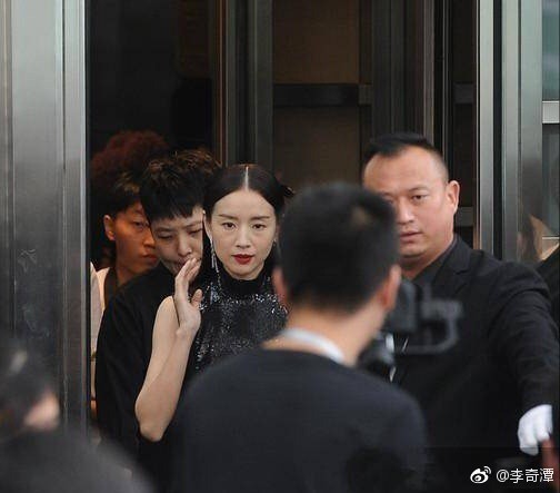 Cho&aacute;ng với nhan sắc thật sự tuổi 38 của Ho&agrave;ng hậu Đổng Khiết: Da chảy xệ, gương mặt to&agrave;n nếp nhăn - Ảnh 8.